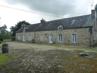 Renovated property divided into 2 cottages, with 1.48ha of land, large outhouse with a garage, 228,800.00 €, Reguiny, Morbihan, 56500