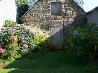 Lovely traditional Breton Farmhouse/longere, 4 bedrooms plus outbuildings, 127,200.00 €, Cruguel, Morbihan, 56420