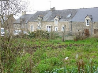 Lovely traditional Breton Farmhouse/longere, 4 bedrooms plus outbuildings, 127,200.00 €, Cruguel, Morbihan, 56420