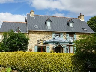 Detached, renovated, traditional stone house, with 6 bedrooms, situated in a little hamlet, 171,600.00 €, Meneac, Morbihan, 56490