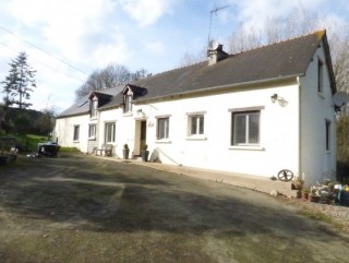 Nice detached converted farmhouse with outbuildings and 6499m2 of land, 148,400.00 €, Plumieux, Cotes d'armor, 22210