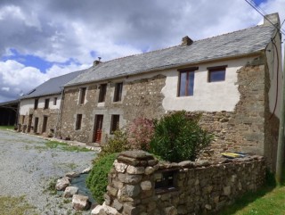 Splendid longere farmhouse divided into two houses, one completed, the other to finish, 132,500.00 €, Mohon, Morbihan, 56490
