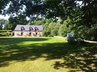 Stunning countryside cottage, outdoor swimming pool, studio appartment and small lake, 250,000.00 €, Saint-allouestre, Morbihan, 56500