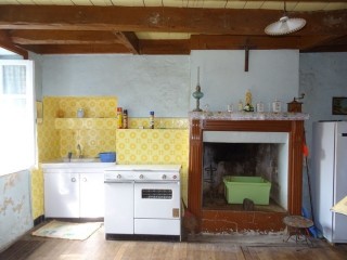 *Under offer* Detached traditional longere with restored bread oven, 126,000.00 €, Radenac, Morbihan, 56500