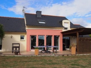 Contemporary, modern house with covered swimming pool, 328,975.00 €, Guillac, Morbihan, 56800